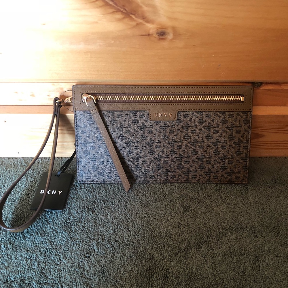 Women’s Wristlet Wallet